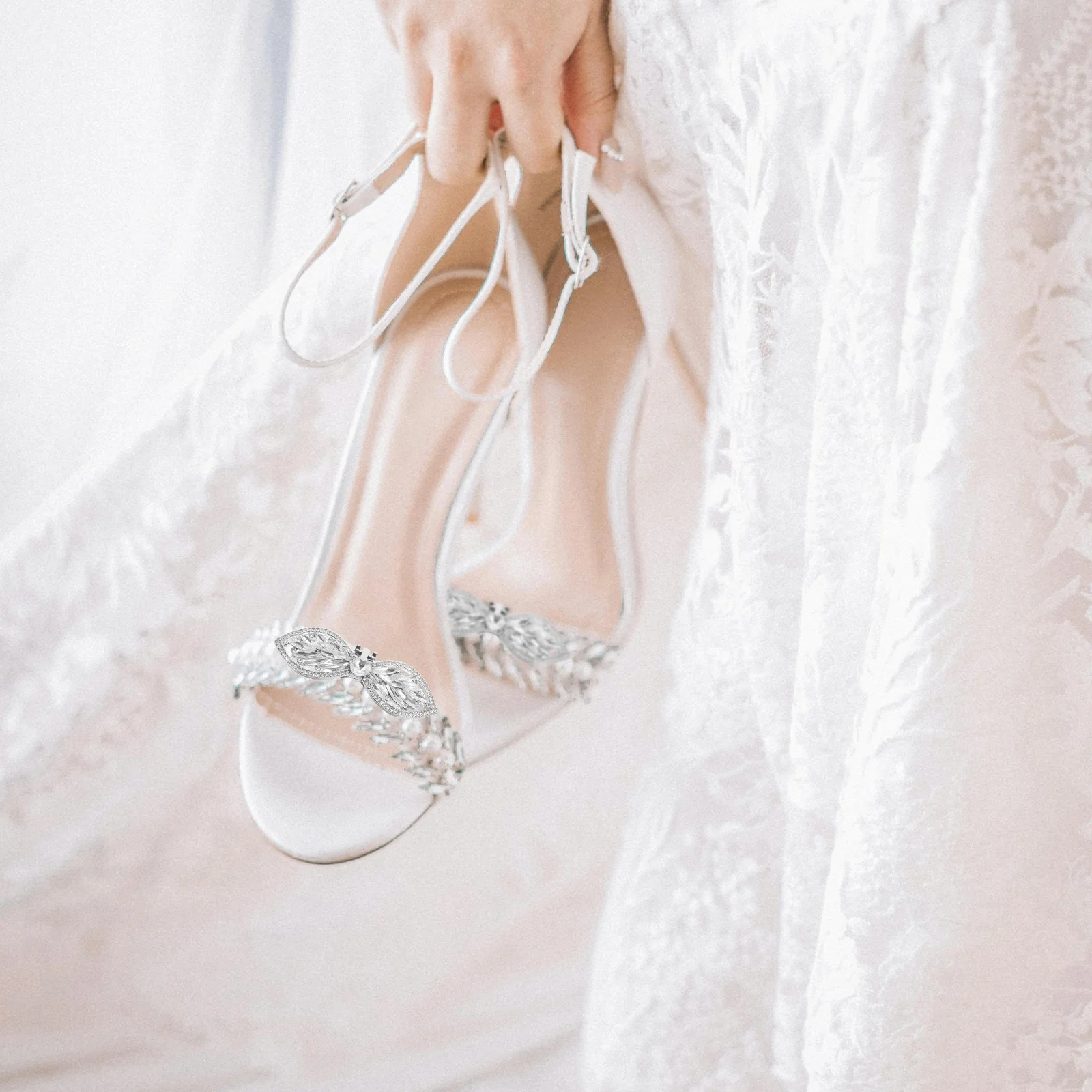 

2Pcs Detachable Rhinestone Bow Shoe Clips Elegant Decorative Buckle Accessories for Heels Weddings Parties Fashion Shoe