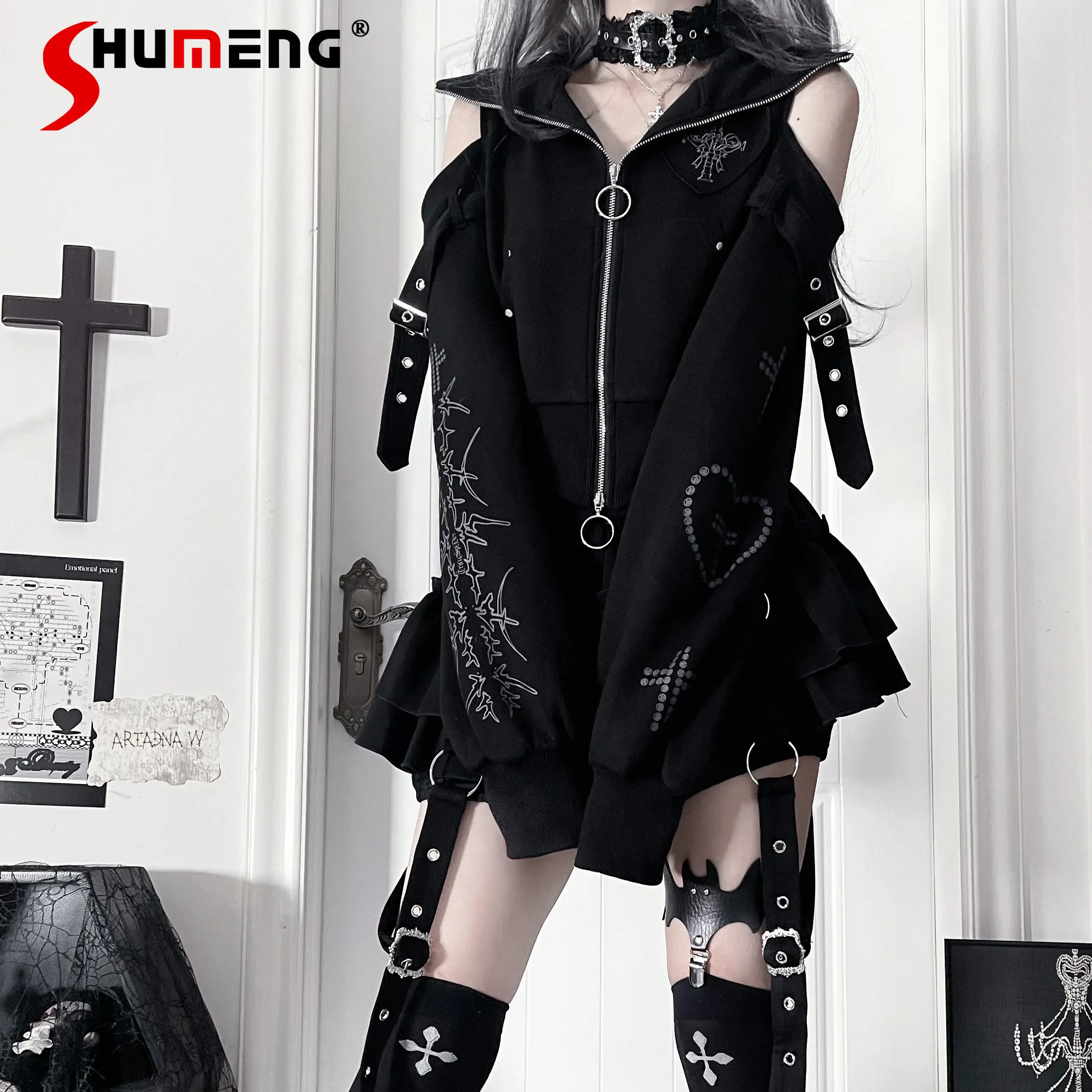 

Комплект из двух предметов: укороченный свитшот с капюшоном и открытыми плечами в стиле японской субкультуры Харадзюку с кошачьими ушками и короткая юбка-карандаш для женщин