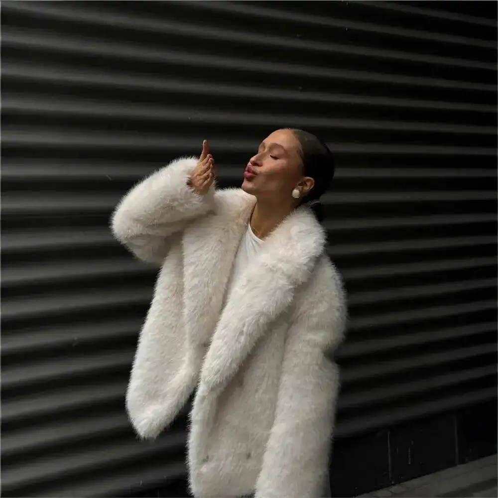 Warm Faux Winter Fur Coat White Suit Collar Fur Coat Fashionable Elegant lady Fur Coat for Women