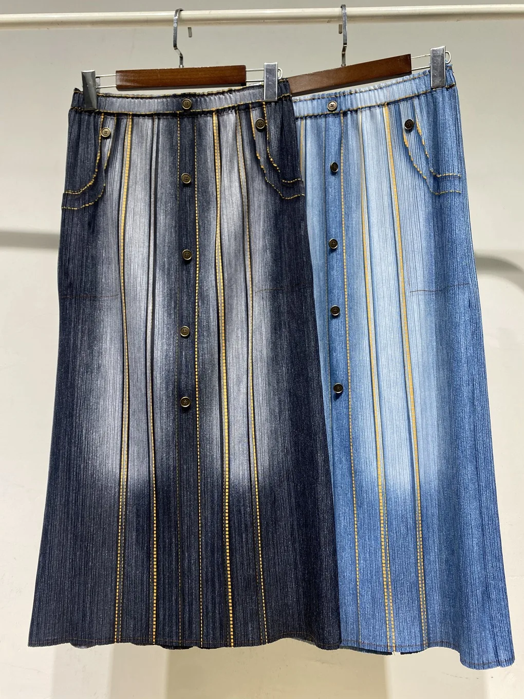 Korean Style Women's Denim Skirt Elastic Waistband Button A-line Skirt Gradient Color Pleated Skirt Spring Summer Denim Skirt