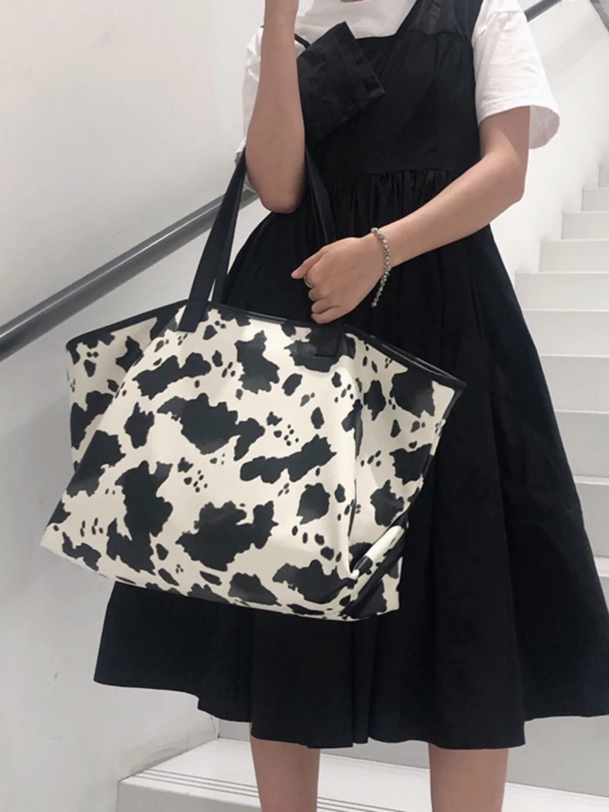 

New Original Fashion Milk Pattern Large Capacity Handheld Tote Bag New Simple And Versatile Single Shoulder Bag For Women Trendy