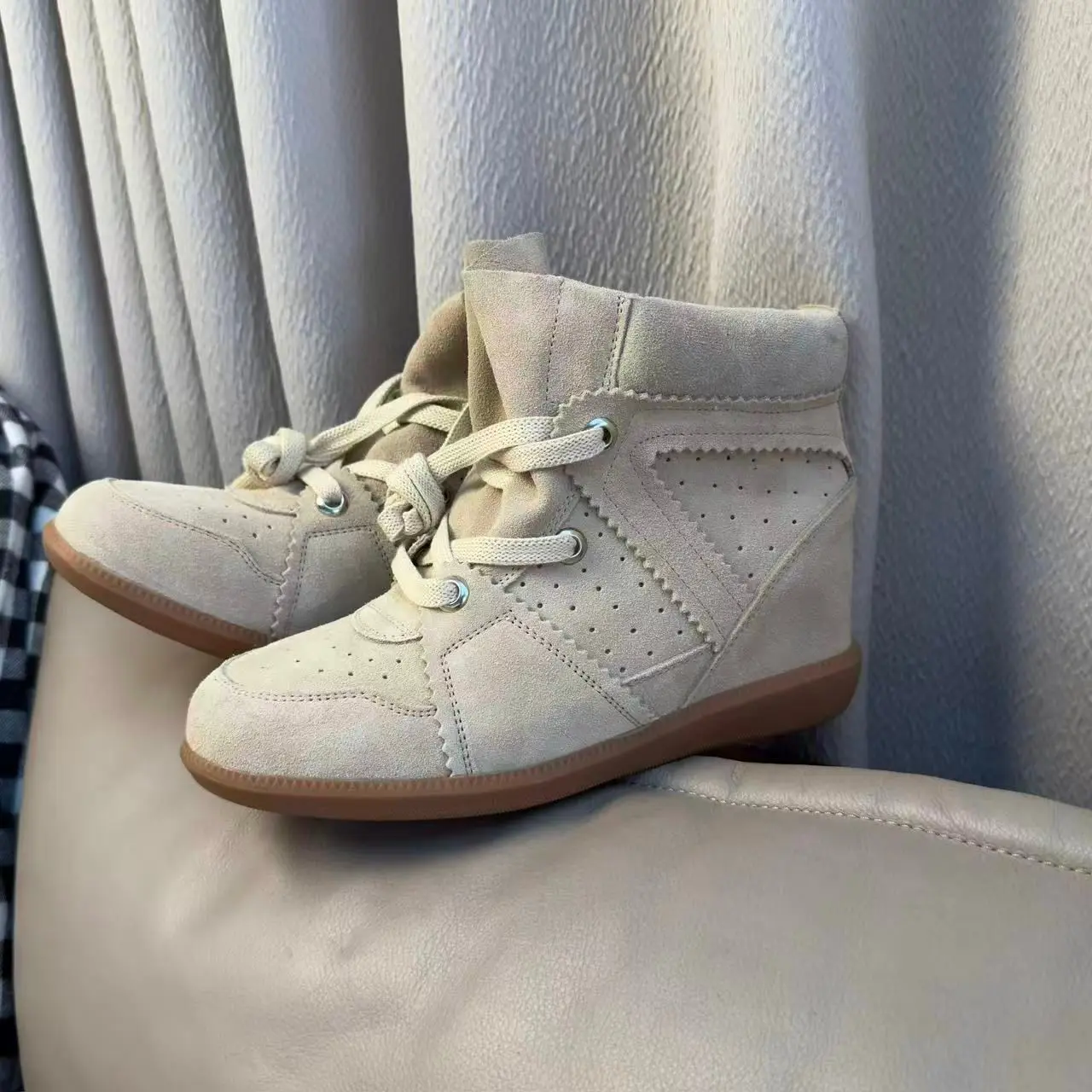 Luxe Designer Damesschoenen Mode Suède Enkellaarsjes voor Vrouw Prachtige Sport Casual Schoenen Hoogte Verhogen 7CM Botas Mujer - afbeelding 1