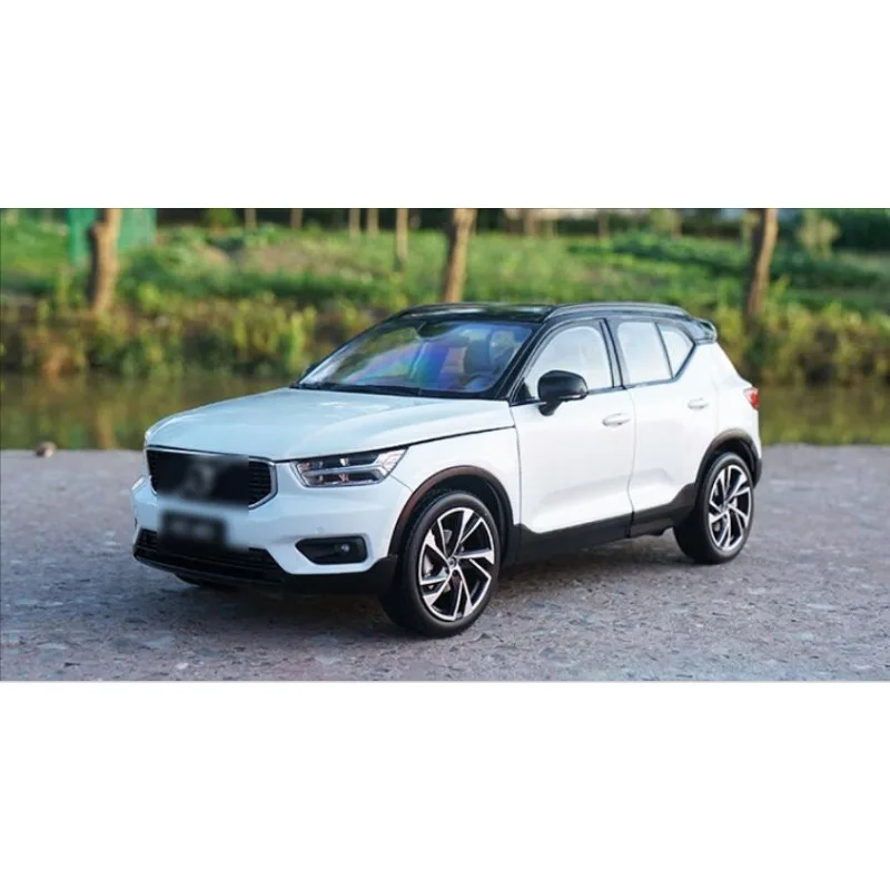 modele-de-voiture-en-metal-moule-sous-pression-jouets-pour-garcons-cadeau-de-collection-blanche-pour-volvo-xc40-1-18-2018