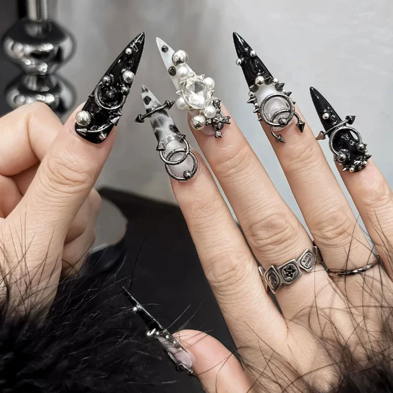 Décoration d'ongles gothique Punk rétro en métal, 12 grilles, bijoux en argent, strass, accessoires de décoration d'ongles Glamour à faire soi-même