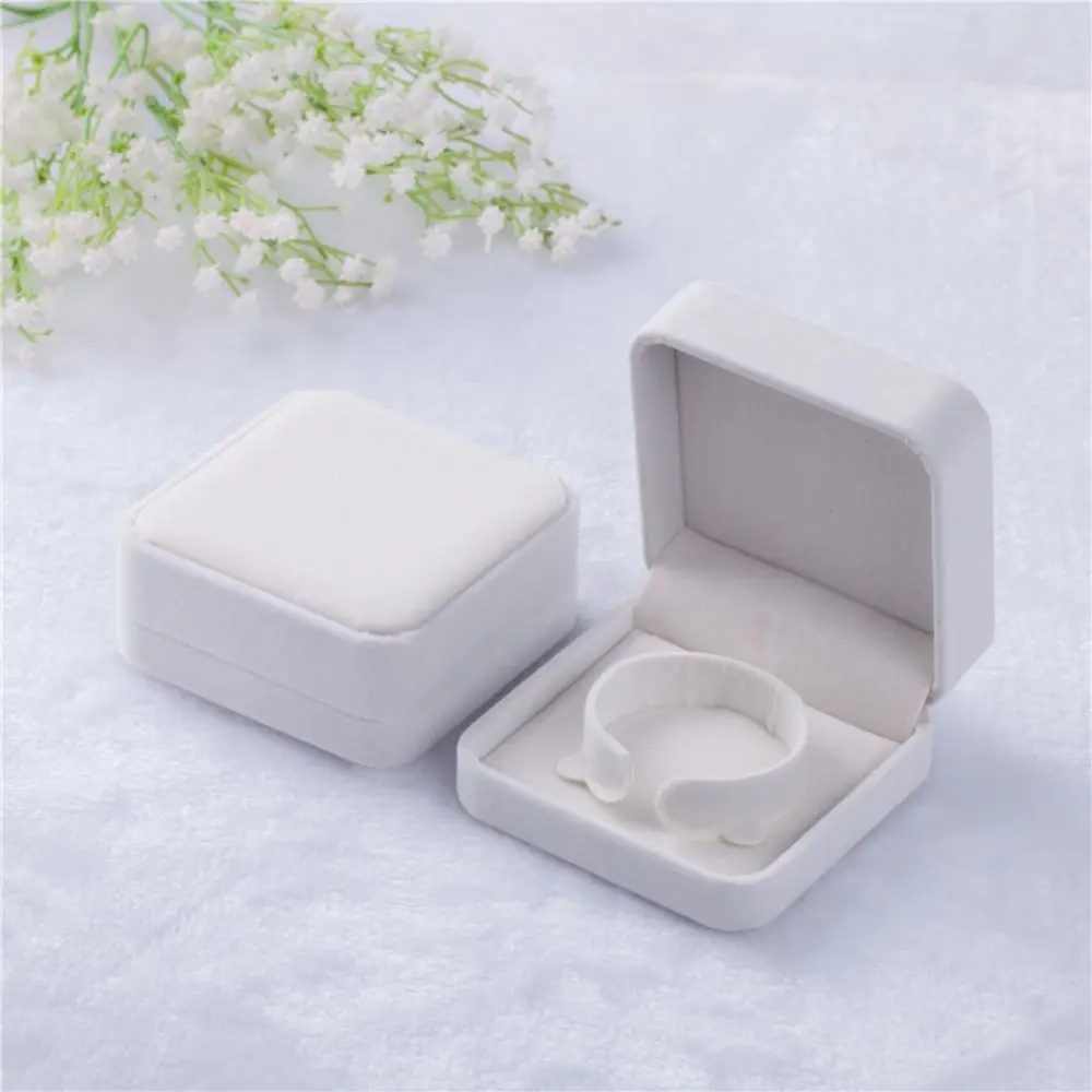

Refined Fresh Small Bangle Travel Necklace Gift Box Bracelet Holder Case Velvet Jewelry Box Jewelry Display Packing