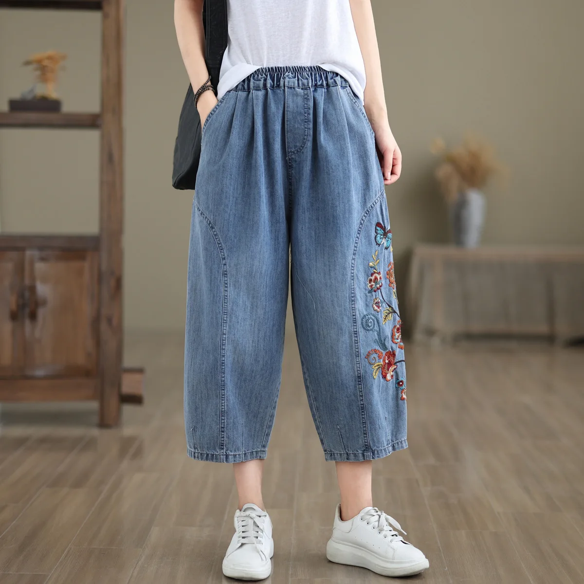 

Aricaca New High Quality Women Retro Flower Embroidered Jeans Women Casual Harem Pants Ankle Length Pants