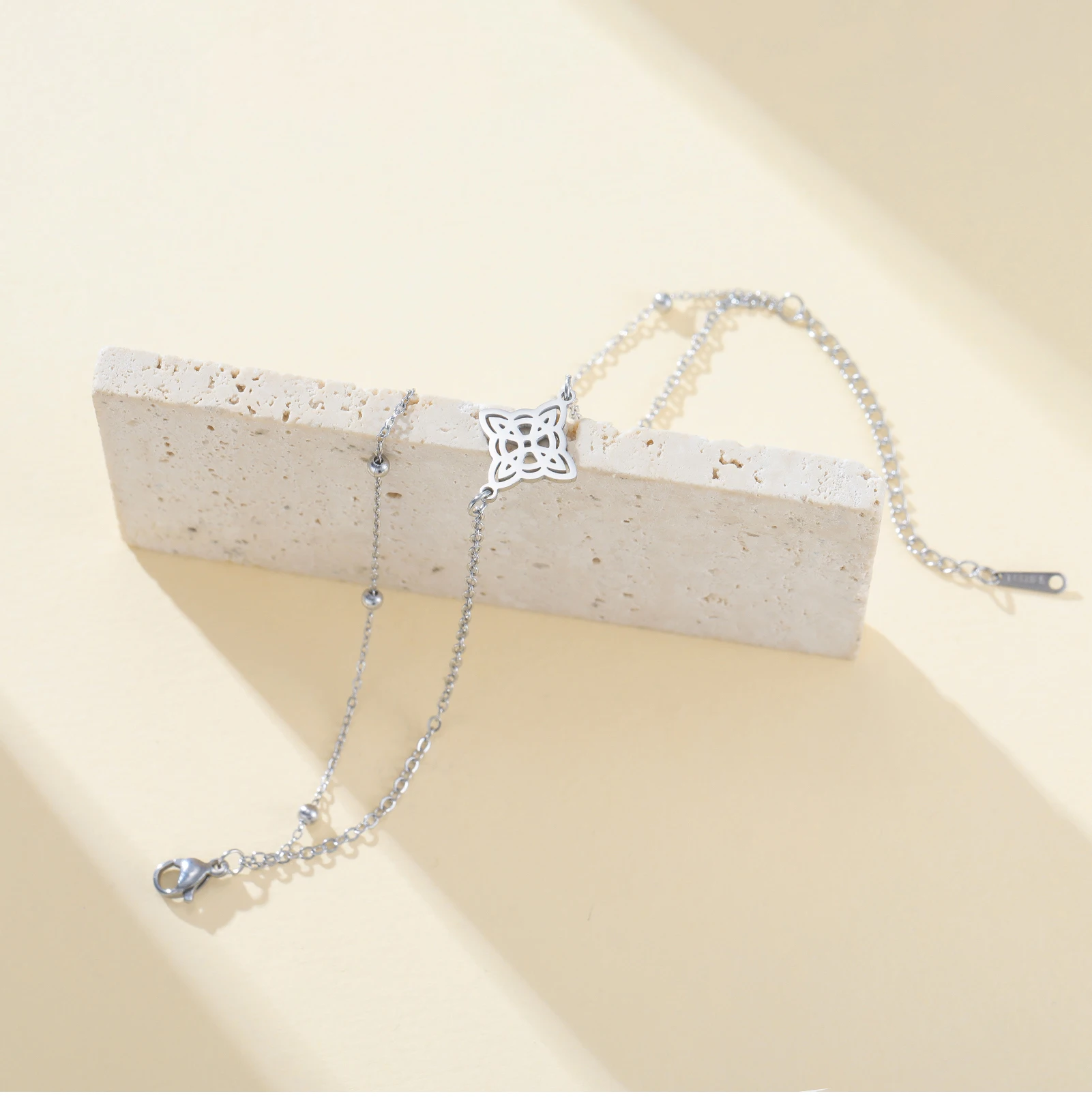 CoolTime Doppelketten-Armbänder mit Hexenknoten für Damen, goldfarben, Schmuck, Schutzsymbol, Geschenk für Liebhaber, 2026 Neuankömmling – Detail 8