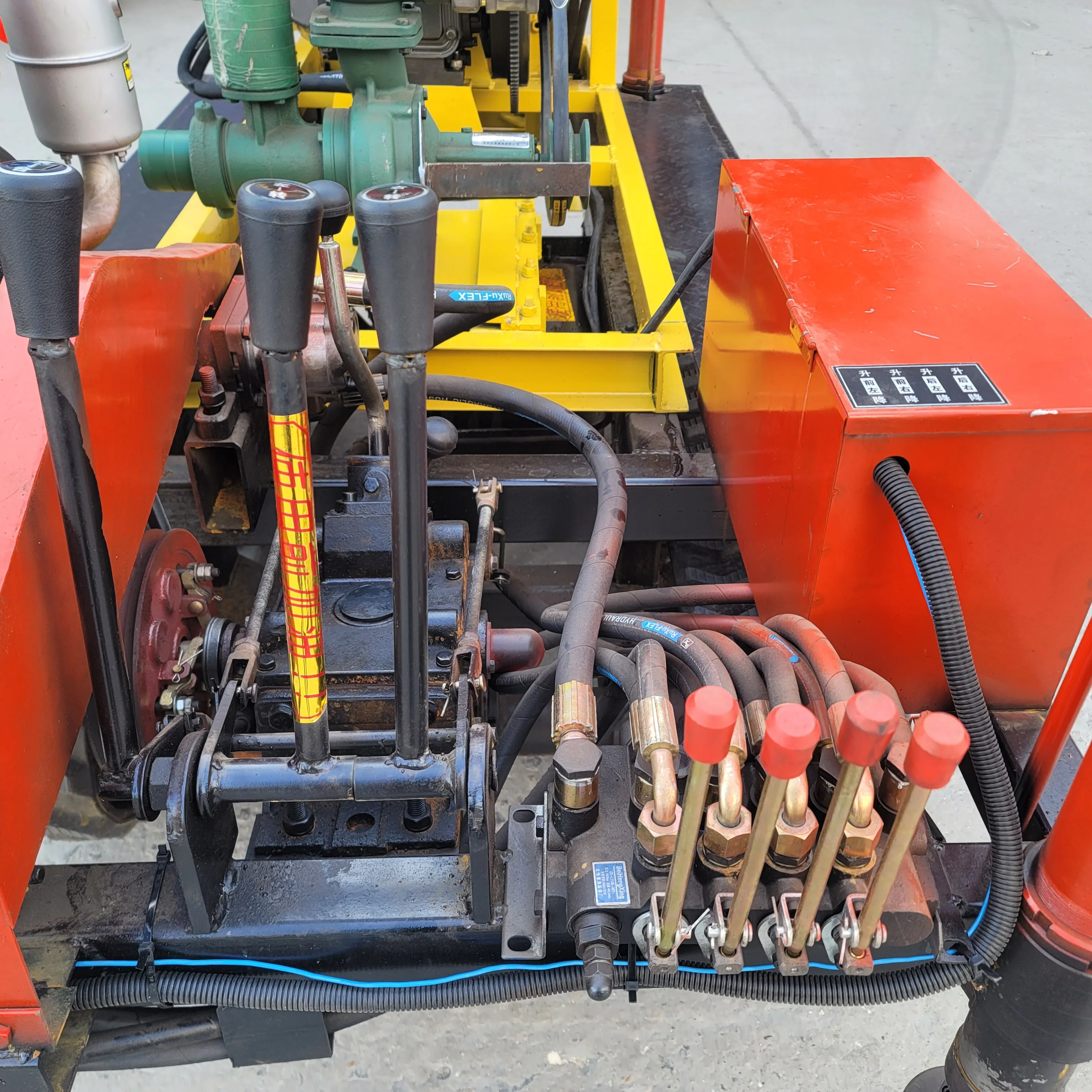

Customized Small 100m 200m Crawler Deep Well Drilling Rig Machine Mud Pump Exploration Diesel Engine Well Drilling Rig