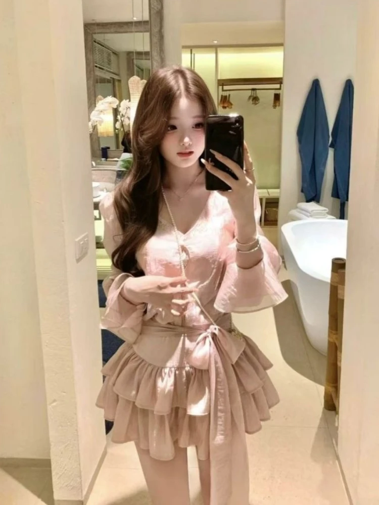 

French Style Fashion Elegant Lady Gentle Sets Pink V-neck Top + High-waist Bow Short Skirt Suit Sweet Two-piece Set for Women