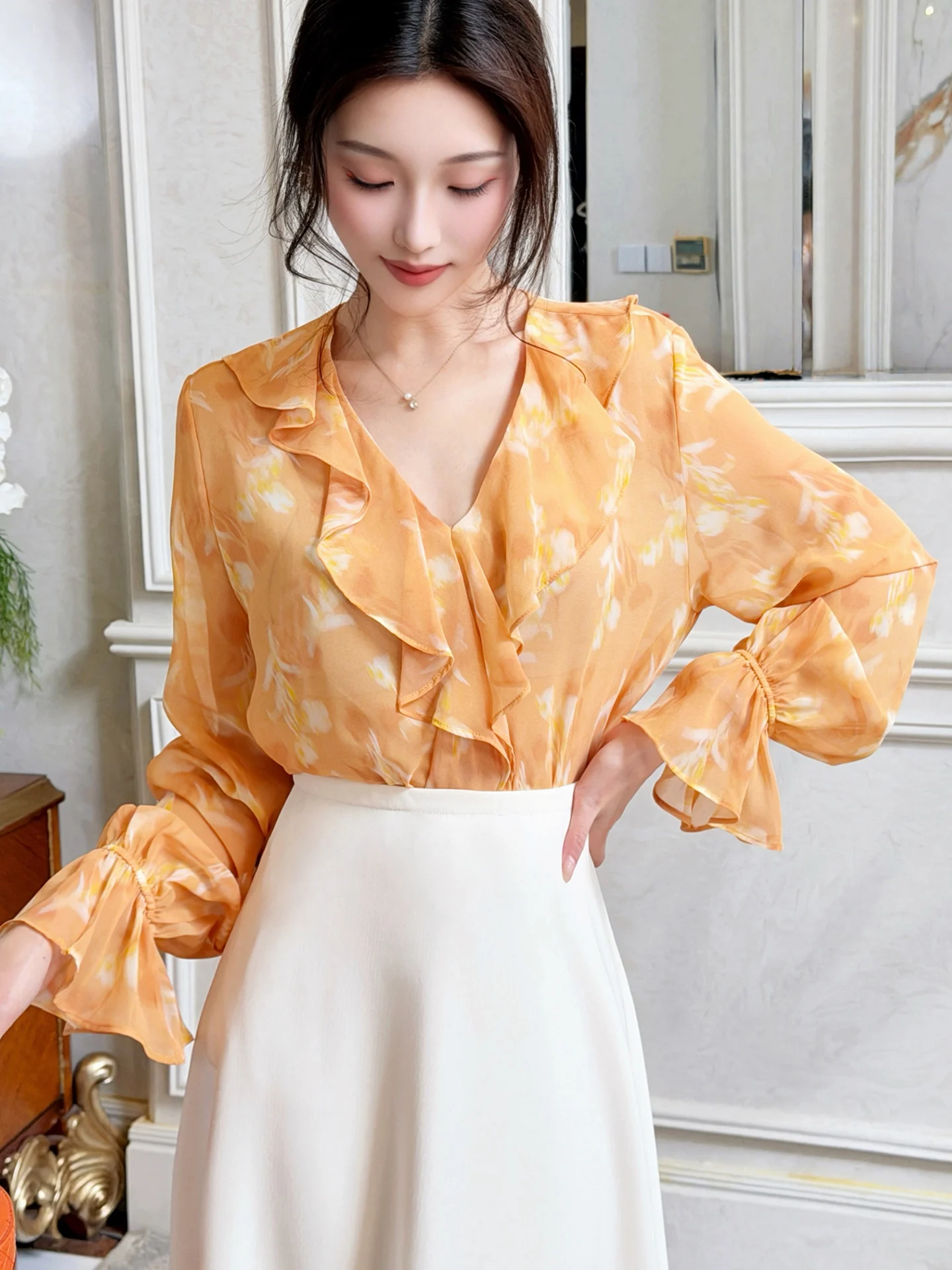 

Весна 2026: Женская шифоновая блузка в корейском стиле с V-образным вырезом, рукавами-воланами и цветочным принтом, прямого кроя, с длинными рукавами