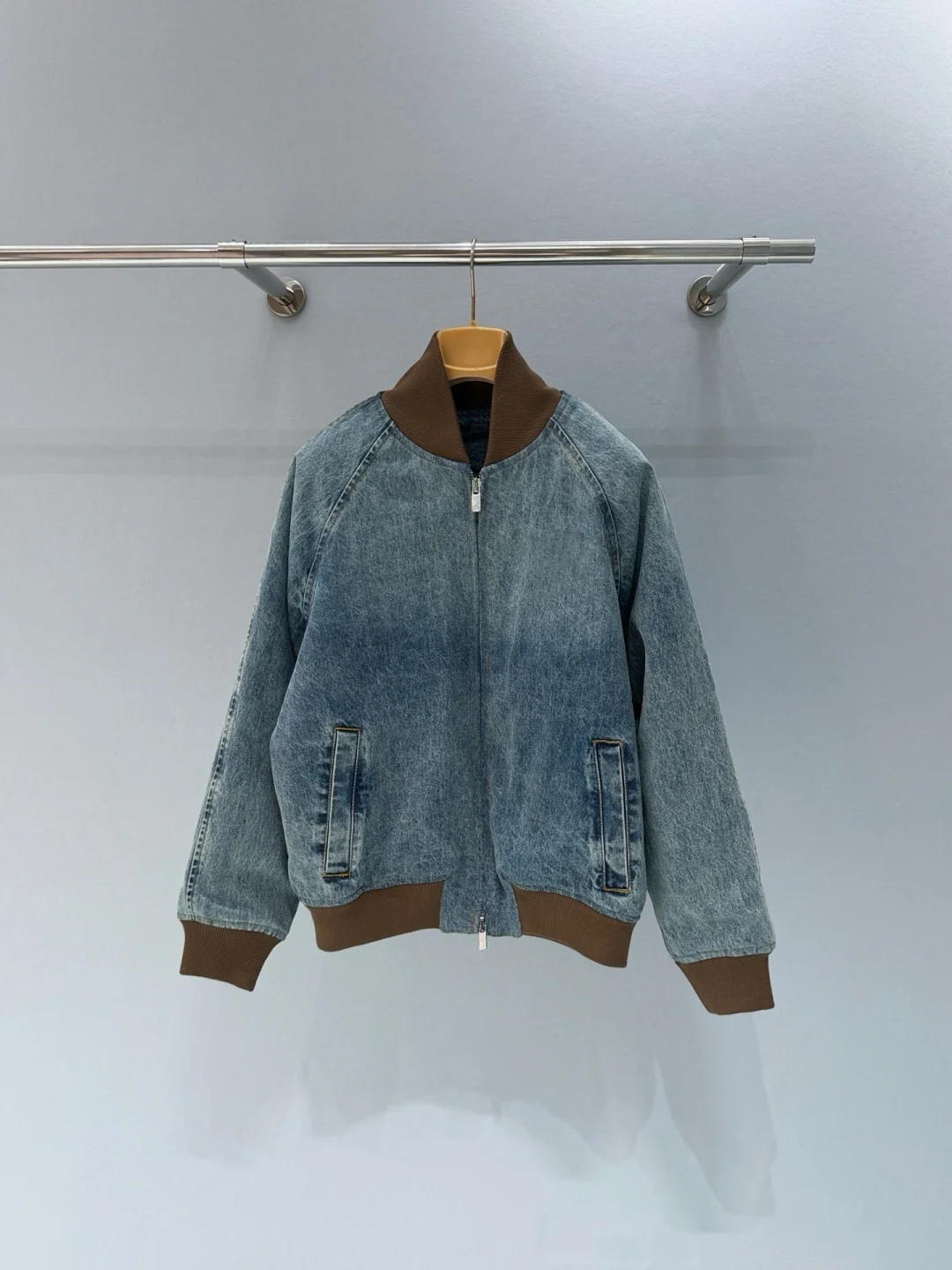 

Винтажная синяя джинсовая куртка свободного покроя с вышитым логотипом, повседневная уличная одежда большого размера с потертой отделкой в стиле ретро для женщин