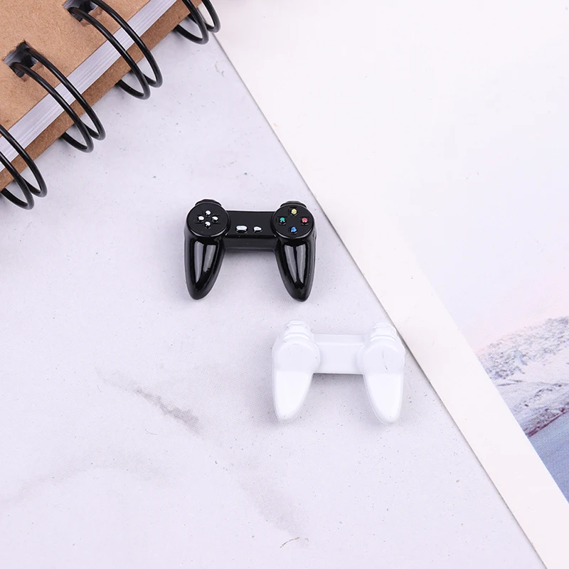 1Pcs Dollhouse Mini Game Handle Gamepad Simulation Wireless Game Controller Model Dollhouse Decor Accessories