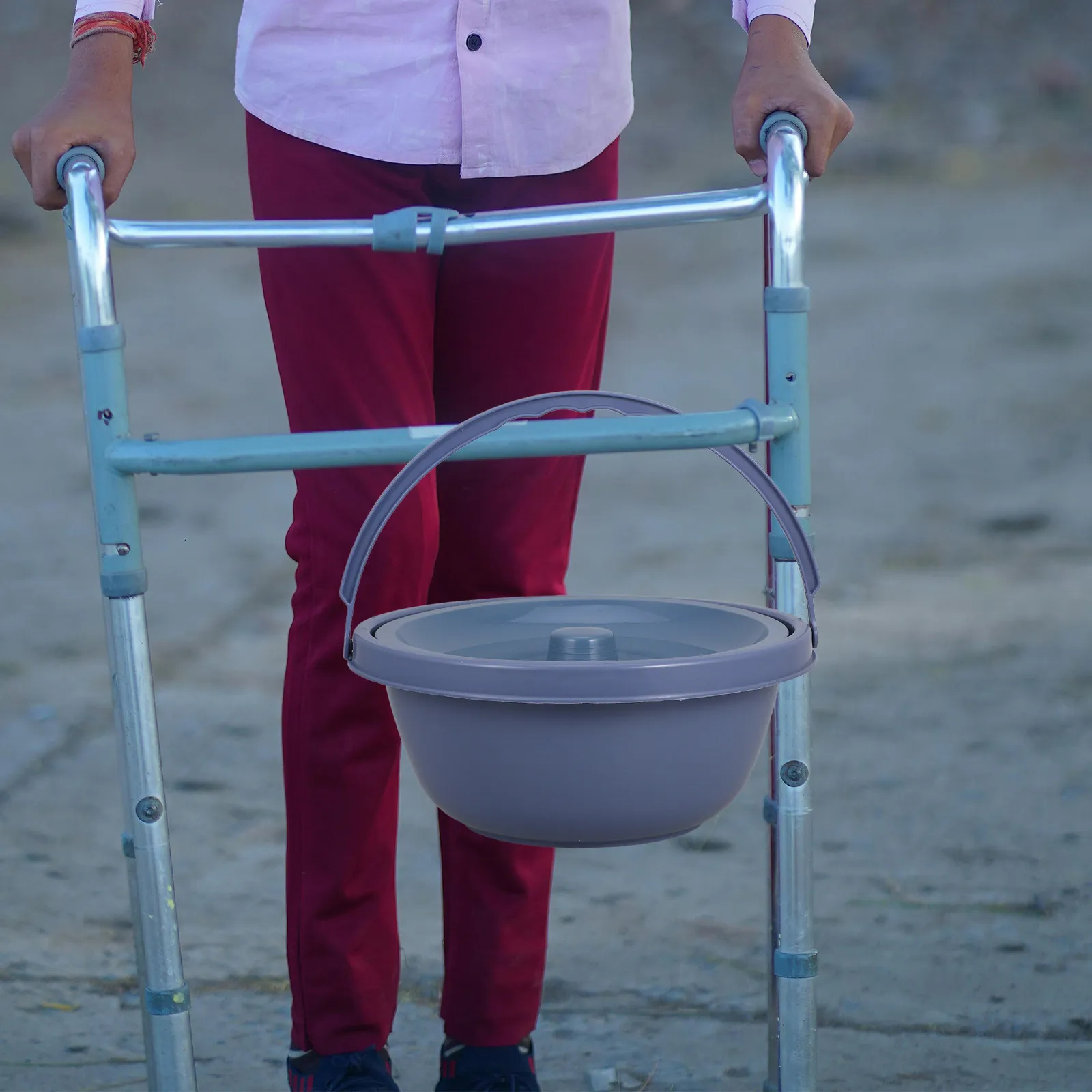 

Plastic Portable Toilet Chamber Pot Lightweight Stable Spittoon for Disabled Elderly Pregnant Adults Household Portable Urine