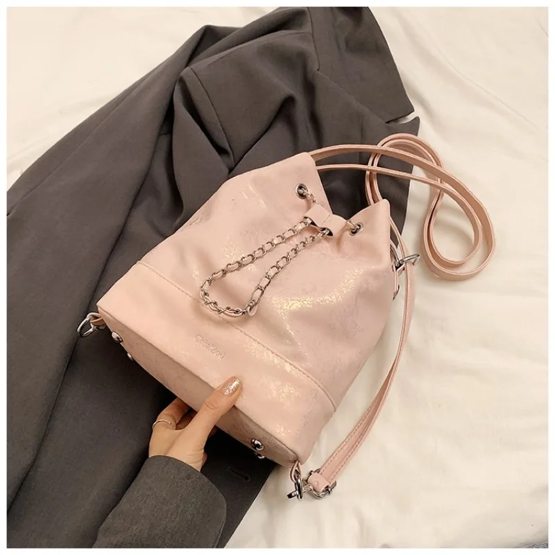 

Модная модная простая мини-сумка-клатч для женщин с минималистичным винтажным буквенным логотипом, однотонная роскошь