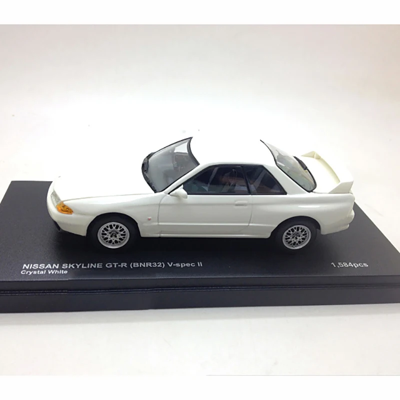 Limited 1:43 Scale Nissan GTR R32 Japanese Serie White Alloy Sports Car Model Adult Classic Collection Display Gift Boy Toy