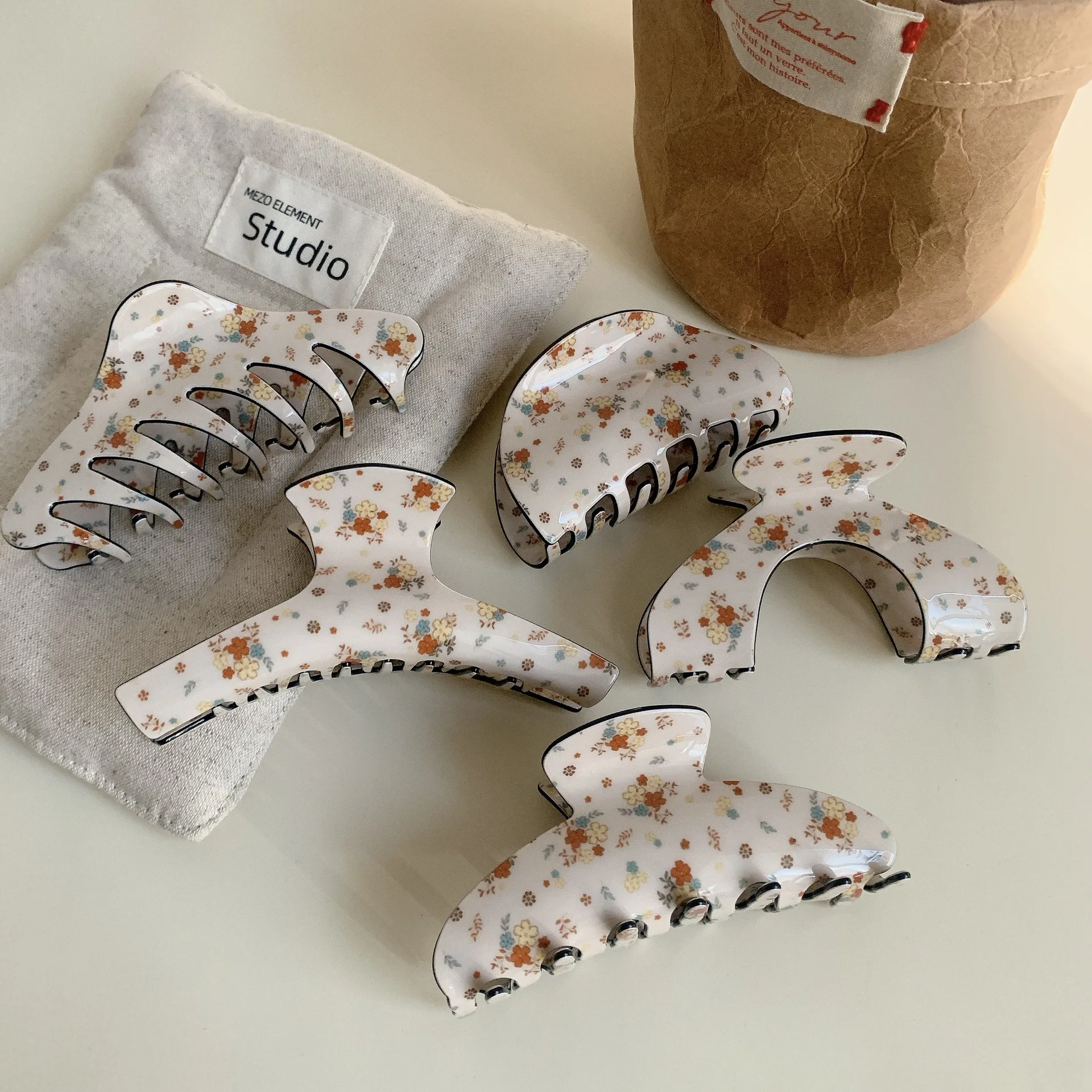 

Милая заколка для волос с цветочным узором, классическая акриловая заколка-краб для пучка на затылке, простая заколка-краб для волос, аксессуар для женщин