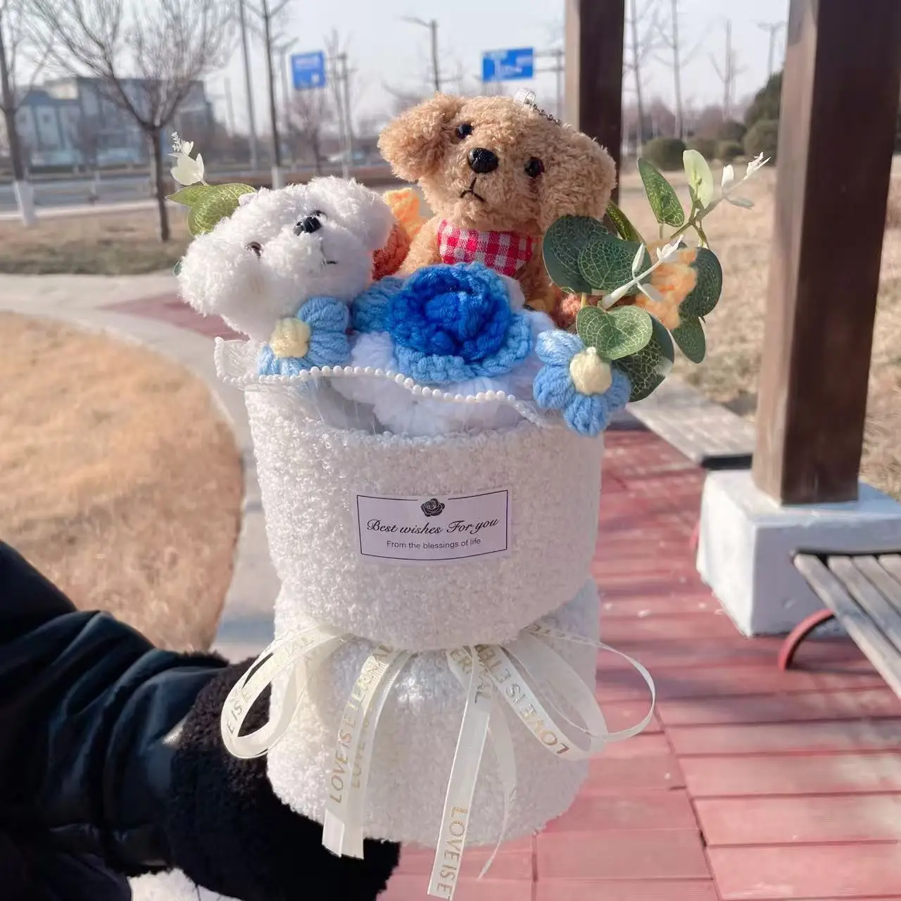 

Lovely Puppy With Artificial Flowers Creative Handmade Bouquets Mother's Day Valentine Thanksgiving Graduation Birthday Gift