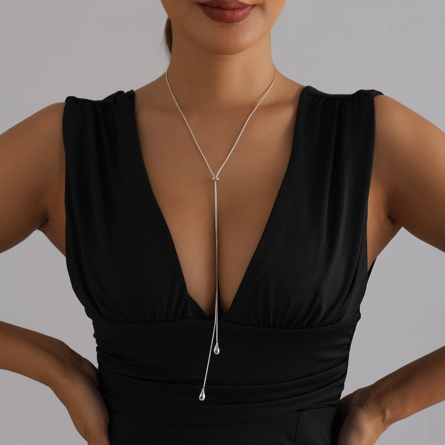 Extremely simple style fine chain snake bone chain necklace, niche and versatile, long street style, adjustable sweater chain