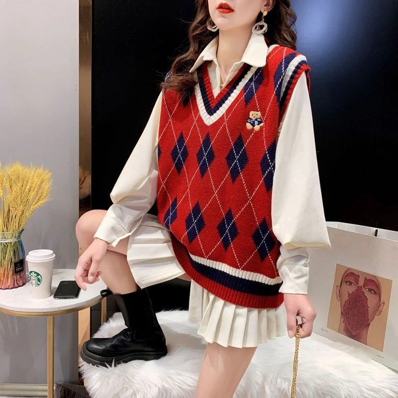 

Red Knit Vests For Women Sleeveless Waistcoat Winter 2025 Aesthetic The Trip Clothing Trend On Offer Embroidered Lady Sweaters