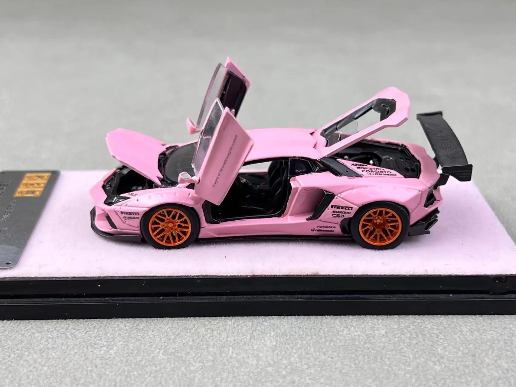 PGM 1:64 LBWK LP700-4 Pink limited999 Diecast Model Car