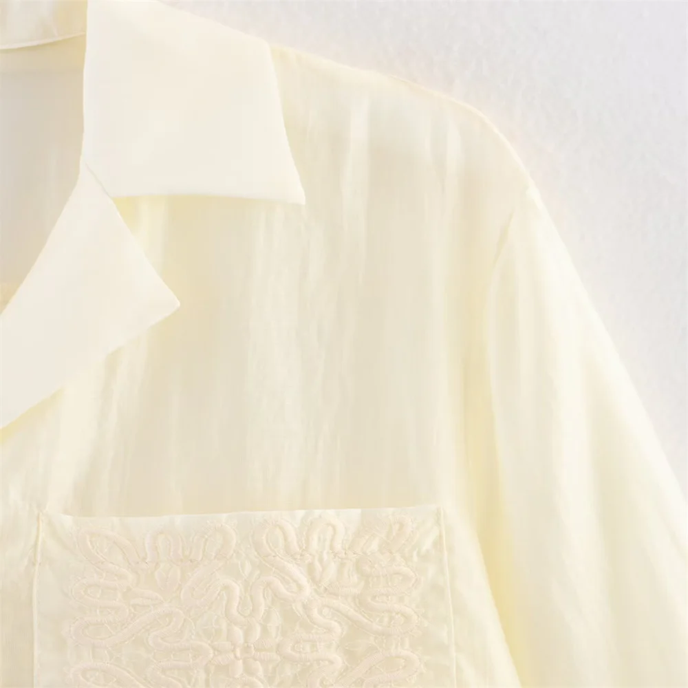 Herbst und Winter Neue Damenmode Vielseitiges dreifarbiges besticktes Taschendekorationshemd