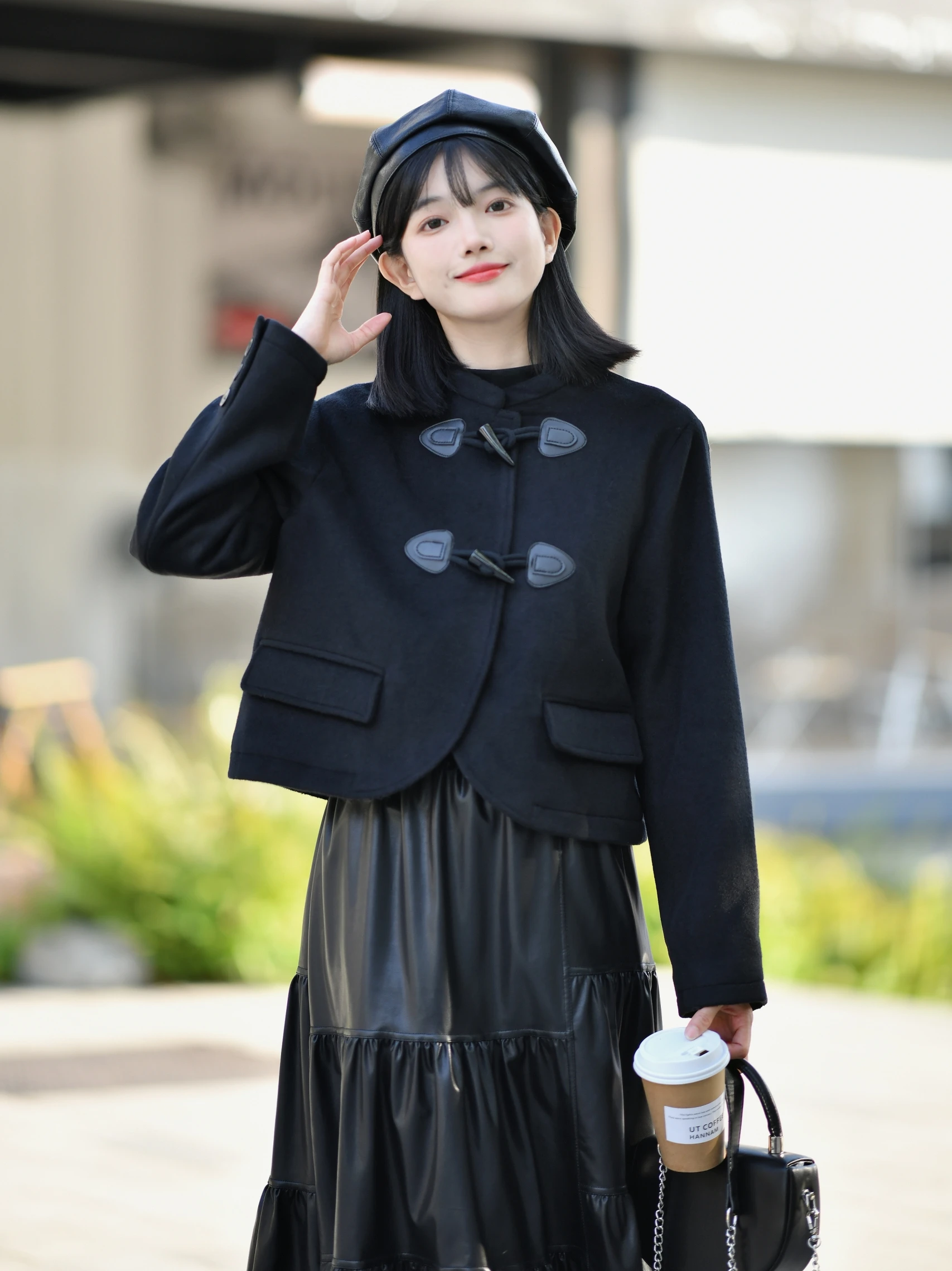 

Новое осеннее женское шерстяное пальто TheLAN2025 с круглым вырезом, на пуговицах из рога, одностороннее, для повседневной носки