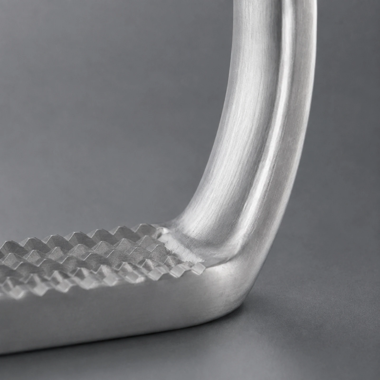 Aluminum Equestrian Stirrup Lightweight Stirrup with Serrated Foot Grip Horse Riding Stirrups Strong for Equestrians