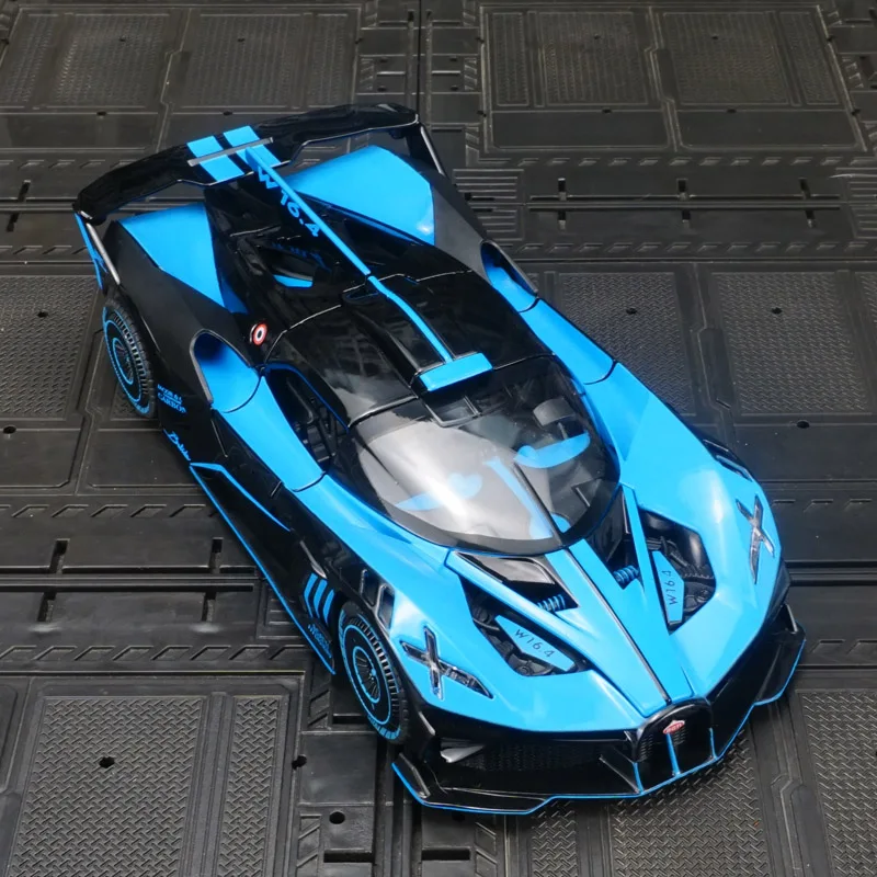 

1:24 Bugatti alloy racing car model car doors can be opened has simulated sound and lighting functions fine workmanship