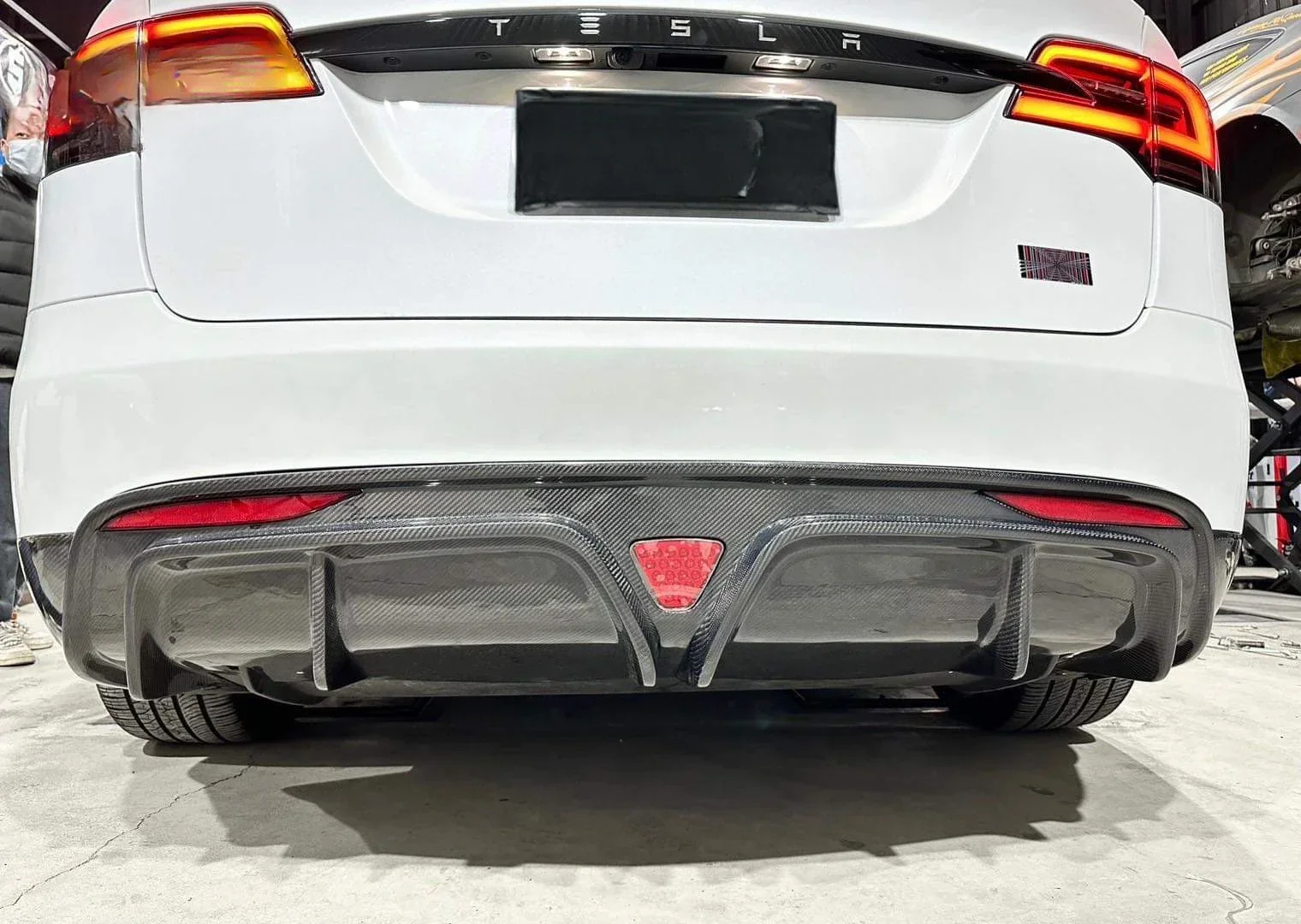 For Tesla Model X Plaid 2021 2022 2023 C Style Rear Diffuser Rear Bumper Carbon Fiber Car Body Kit