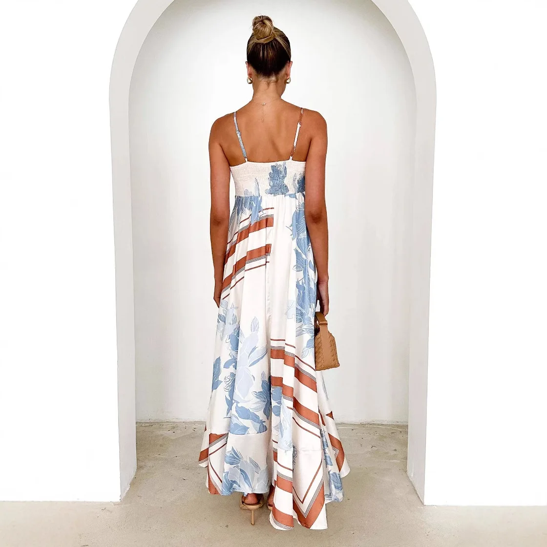 

Сексуальное платье макси с принтом, завышенной талией, бретельками и расклешенной юбкой длиной в пол, из полиэстеровой ткани