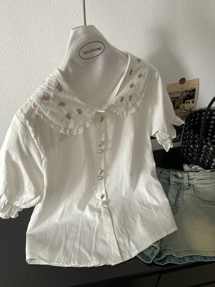 

Wedbleser Korean Version Lace Embroidered Doll Collar Short Sleeved Shirt 2025 Summer Girls Sweet Button Temperament Casual Top