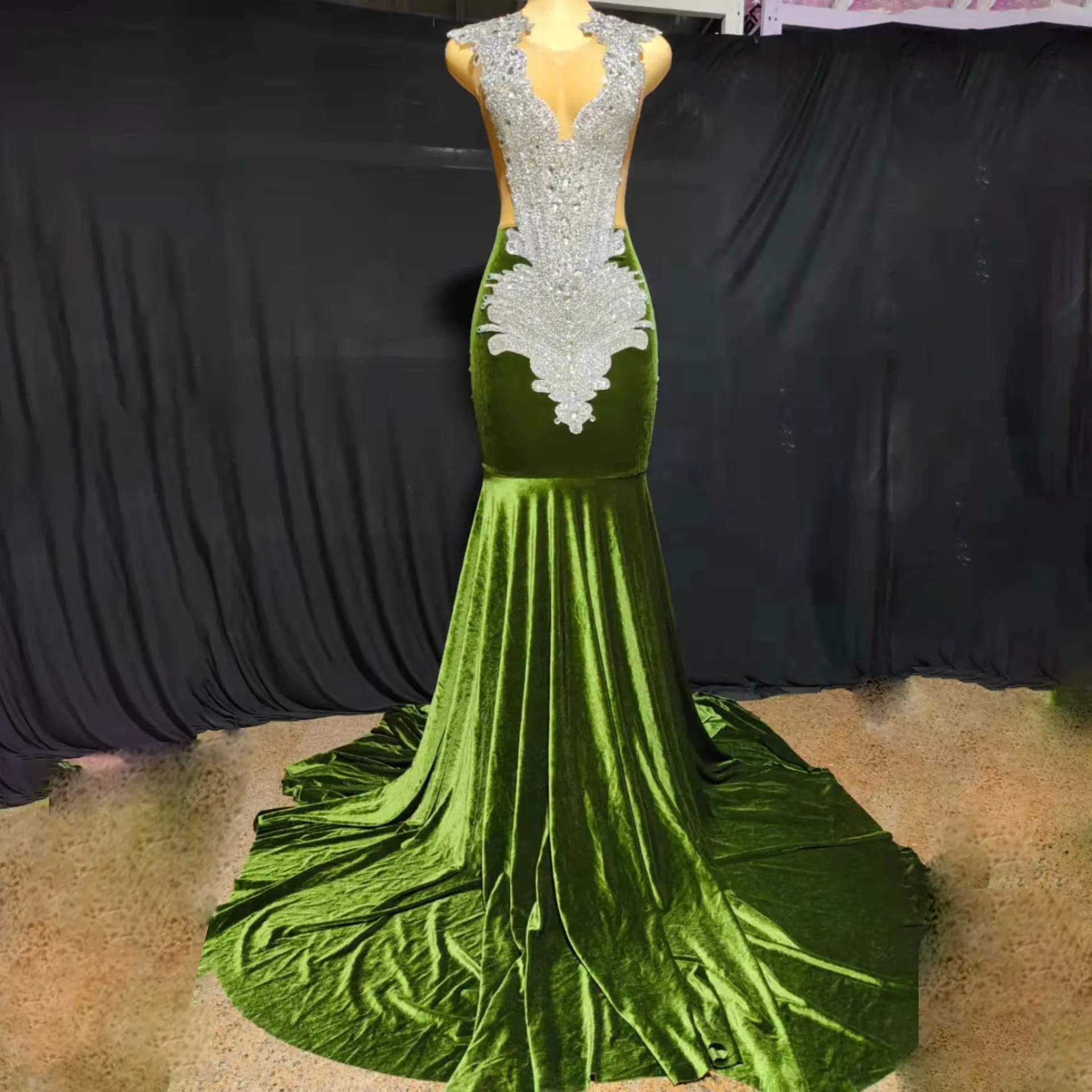 

2026 Summer Women's Luxury Rhinestone Glam Perspective Velvet Hip Wrap Trailing Sleeveless Long Red Carpet Catwalk Noble Dress