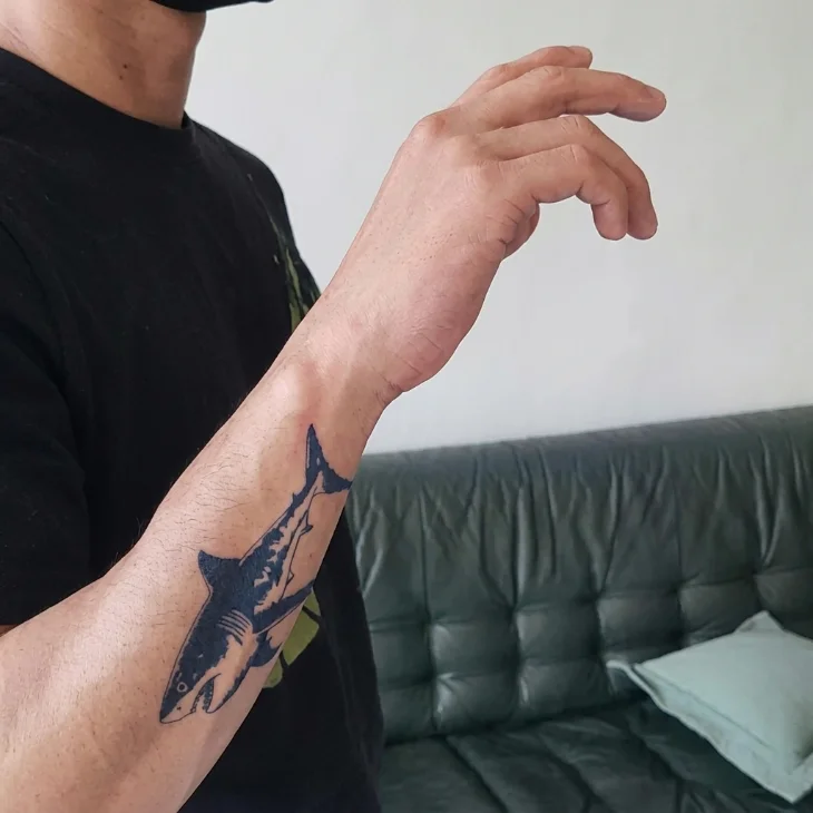gattoo-シャーク・オニール-リアルな非反射性-粘着感のない2週間持続する植物タトゥーステッカー-男性用-防水美容ツール
