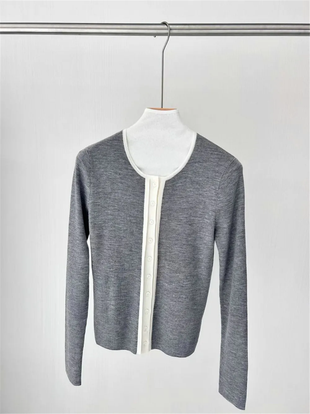 25 春夏新作 Meilino ウール ラウンドネック 長袖 ニット スリム フィット カラー コントラスト トップ 女性用