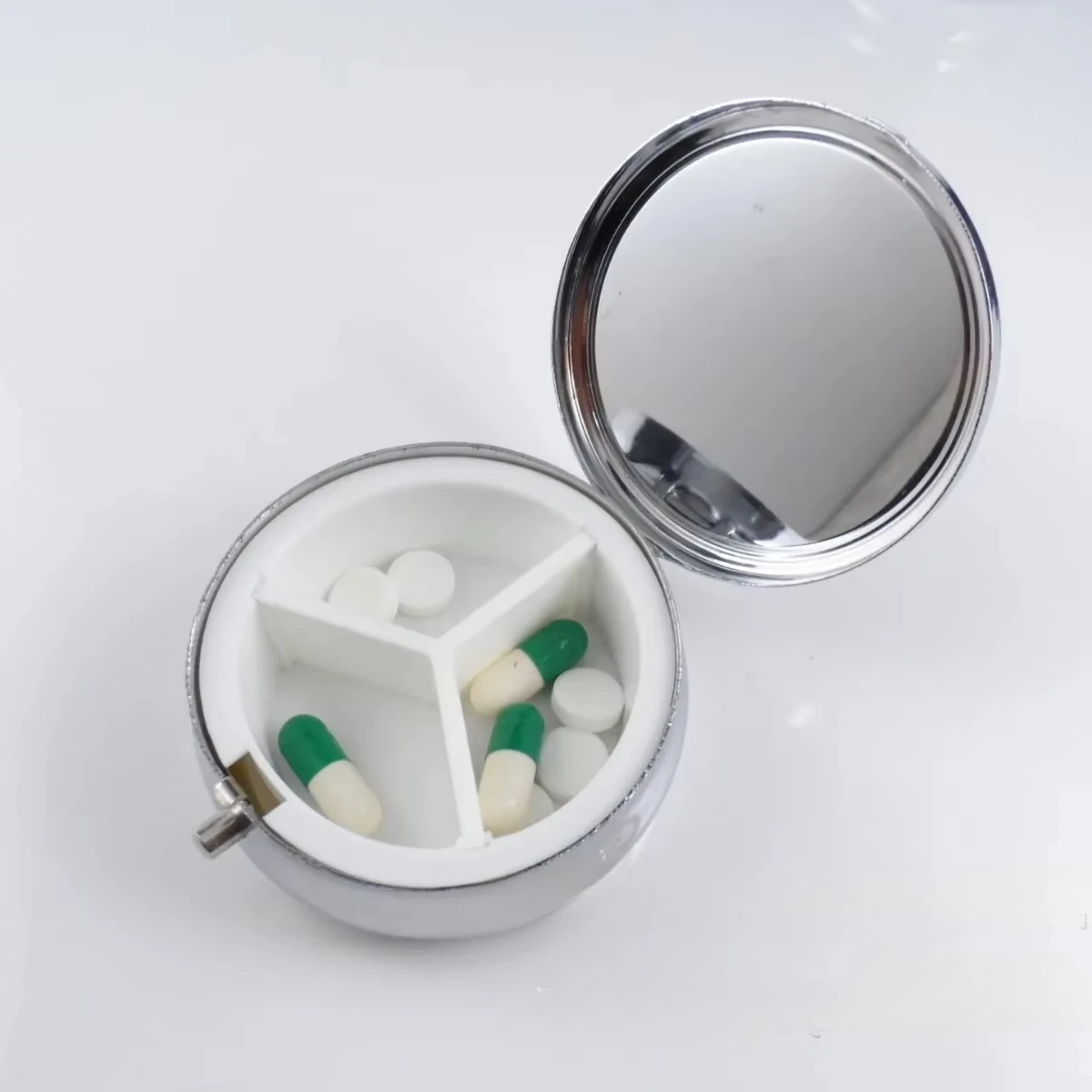 

3 Grids Metal Heart Key Chain Pill Box Travel Medicine Case Pill Organizer Box Weekly Tablet Holder Storage Container Case