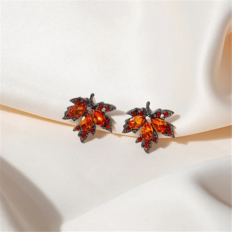 Exquisite Red Rhinestone Zircon Maple Leaf Stud Earrings For Women Vintage Personality Crystal Earring Fall Winter Charm Jewelry