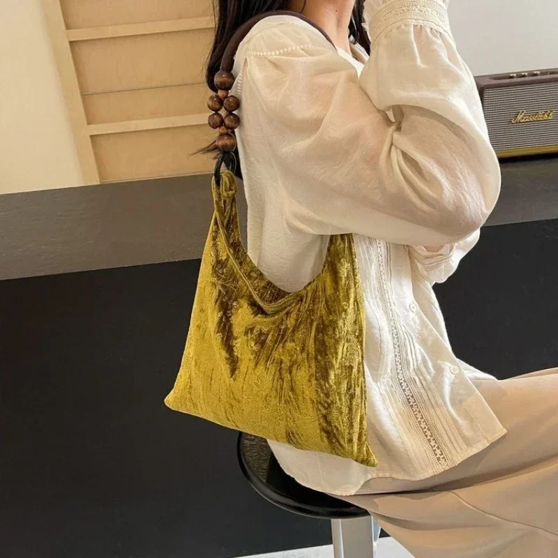 High Quality Hot Selling Chinese Style Velvet Women\'s Shoulder Bag 2024 New Product Fashion Beaded Large Capacity Tote Bag