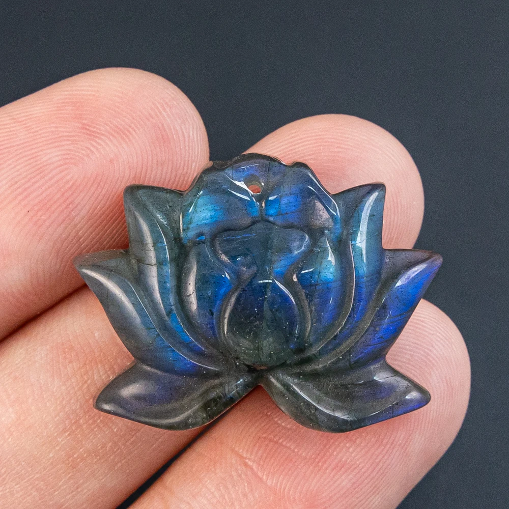 

1Pcs AAA Hand Carved Natural Blue Labradorite Lotus Pendants 22X30X8mm With Hole for Jewelry Gift or Making DIY Accessories
