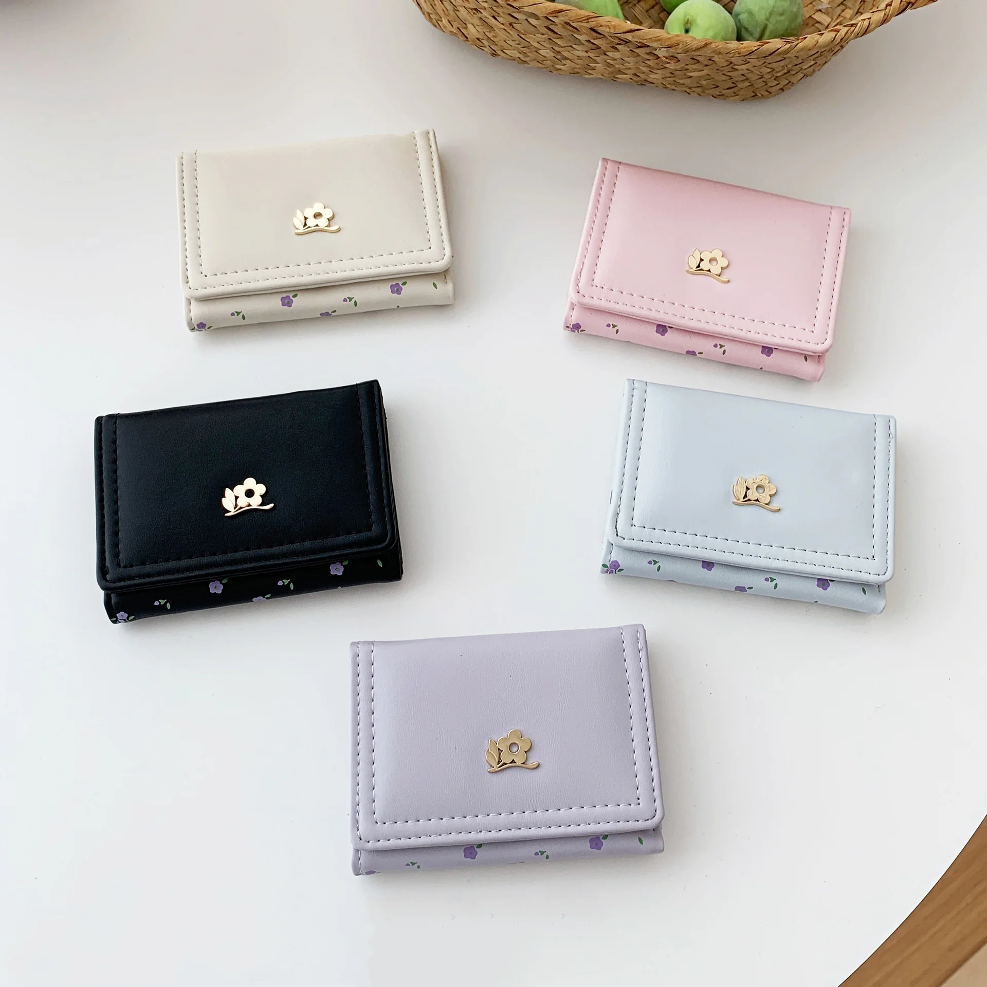Portafogli con fiori alla moda Portafogli piccolo per ragazze Porta carte estetico Portamonete classico a tre pieghe per portamonete semplice per studenti da donna
