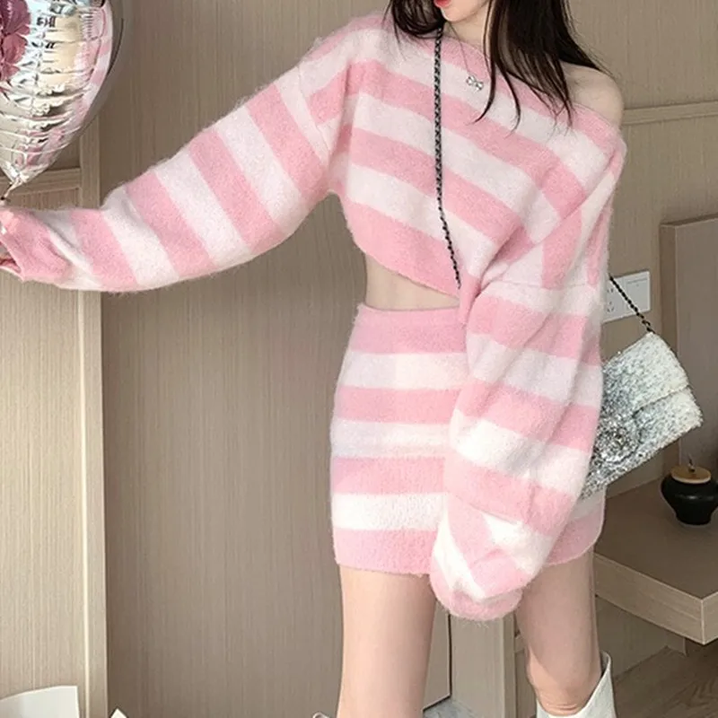 

Осень-зима 2025: шерстяной комплект в полоску с цветными блоками, свободный свитер с плечами и мини-юбка, костюм из двух предметов для женщин, повседневный шикарный костюм