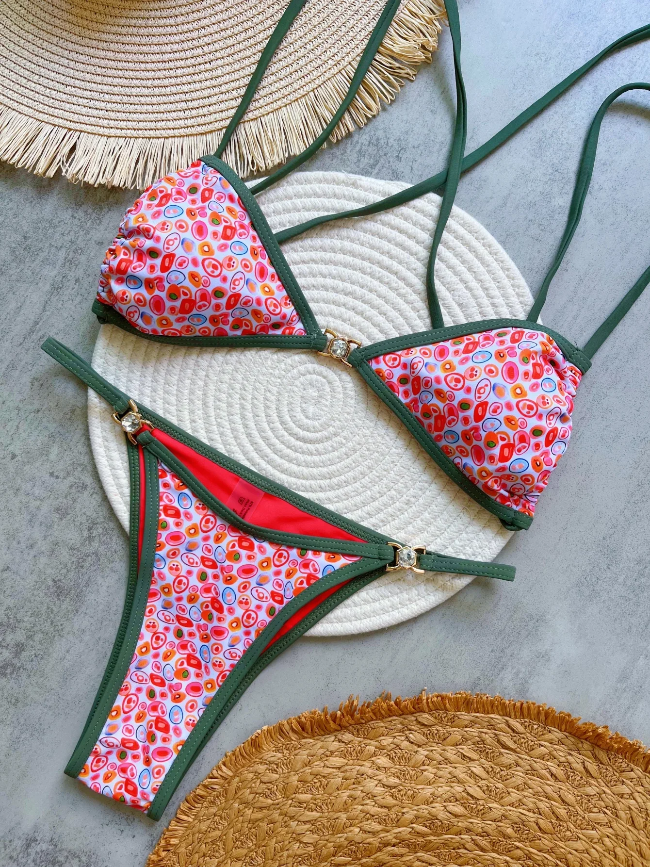 RUOTONSEPT رسائل مطبوعة ملونة صغيرة ثونغ بيكيني النساء ملابس السباحة الإناث قطعتين مجموعة البكيني الاستحمام ثوب السباحة