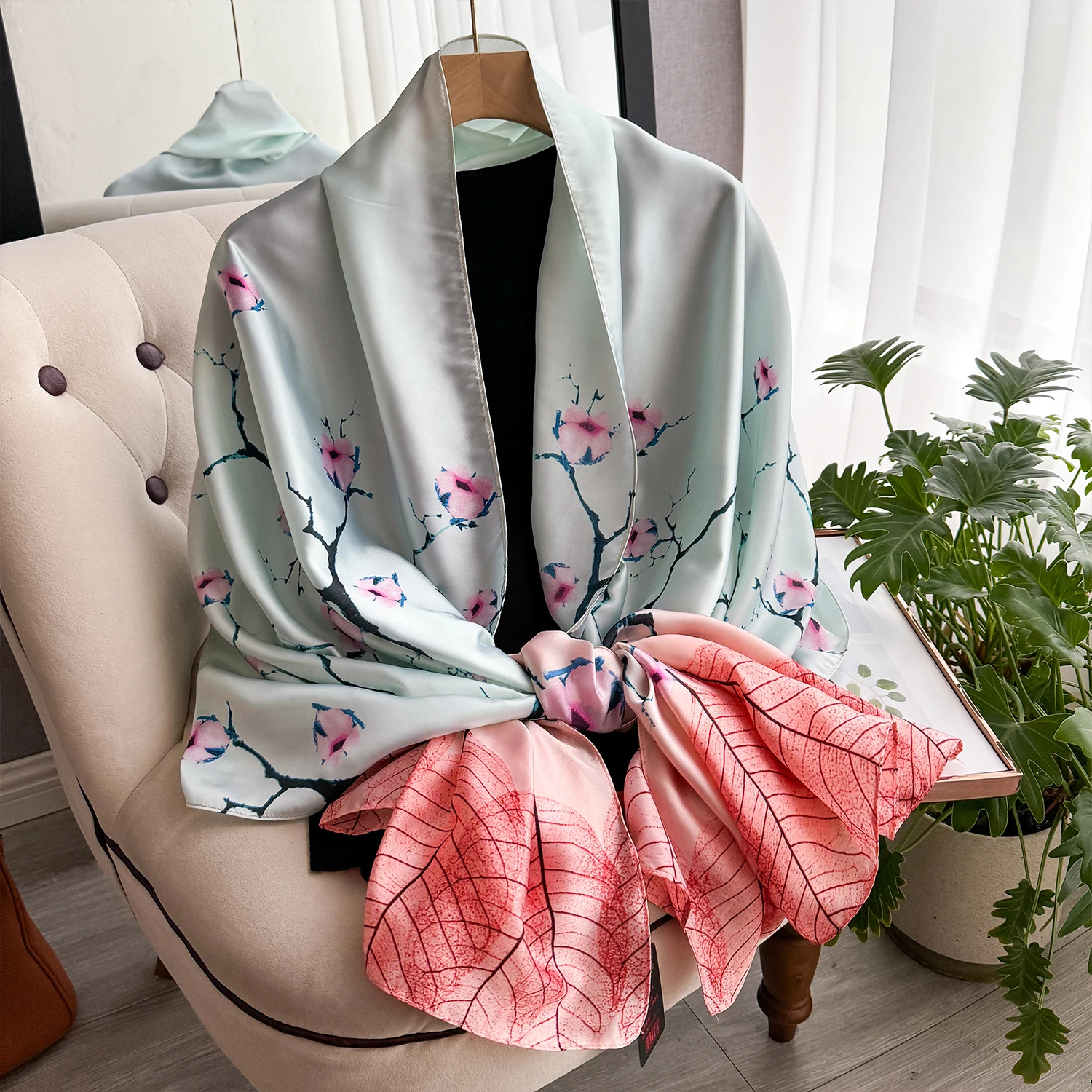 2025 Frühling 180 * 90 cm Mode staubdicht großes Bandana beliebte Satin-Finish Seidenschals Schals Luxus-Druck Sonnenschutz Strandtuch