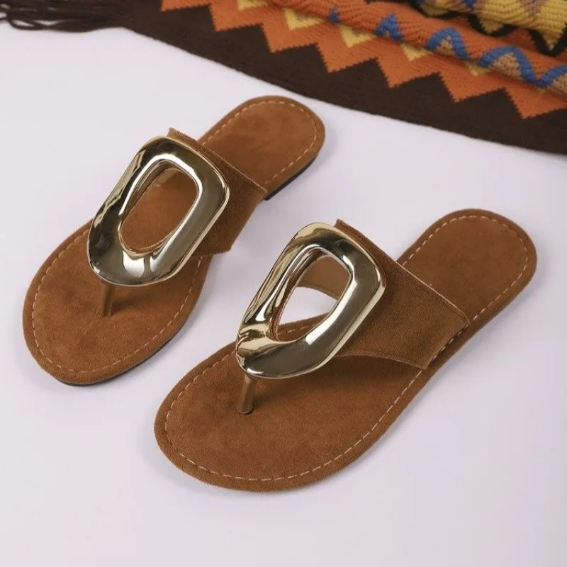 Chinelos Femininos de Verão, Sandálias Luxuosas, Flip Flops com Decoração Metálica, Calçados de Moda para Uso ao Ar Livre