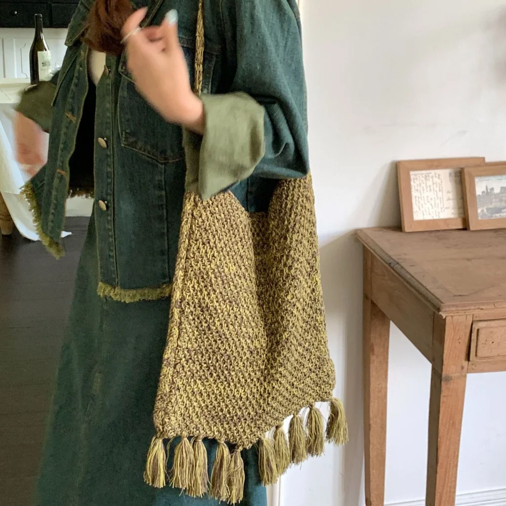 

Trendy Soft Retro Art Knitted Bag Solid Color Woven Handheld Bag Tassel Shoulder Bag