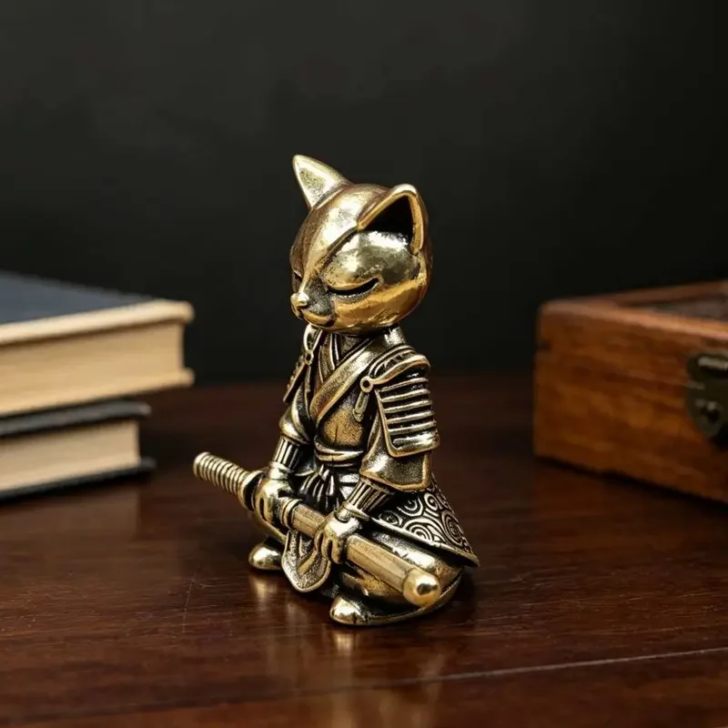 Brass Samurai Cat Statue Ornament, Vintage Antique Sword Holding Cat Tea Pet, Sitting Swordsman Cat Desktop Decor, Creative Desk Craft, Festival Collectible, Sculpture, Home Decoration Collectible
