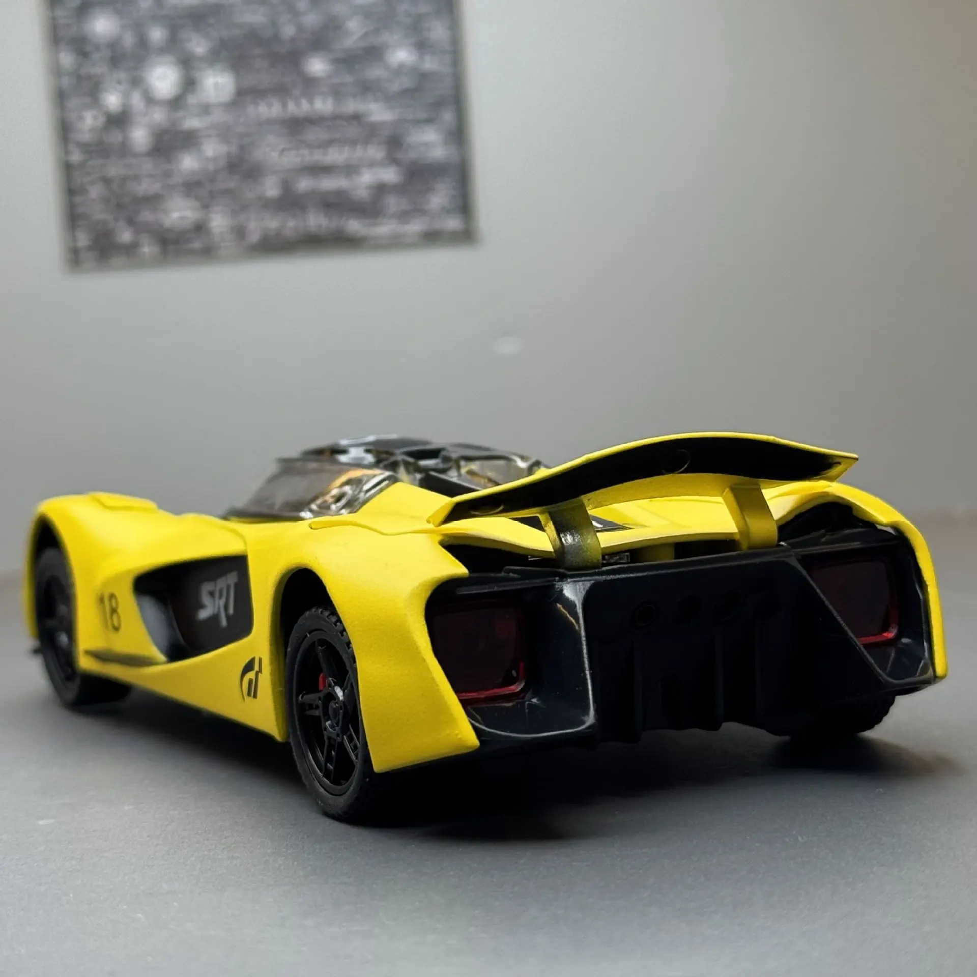 1:32 Dodge SRT Alloy Car Model Sound Light Pull Back Metal Toy Vehicle Boy Gift Collection Miniature Voiture