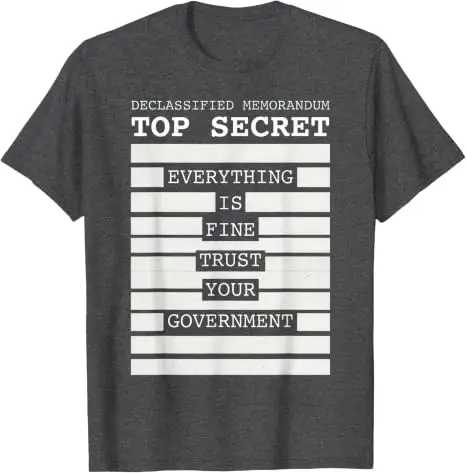 Alles ist in Ordnung, vertrauen Sie Ihrem Regierung, lustiges Herren-T-Shirt „Redacted“ im Y2k-Stil, für alle politischen Skeptiker, Libertarianer, die so sagen: „Y2k Calling All Political Skeptics, Libertarians Saying Tee“ – Detail 13
