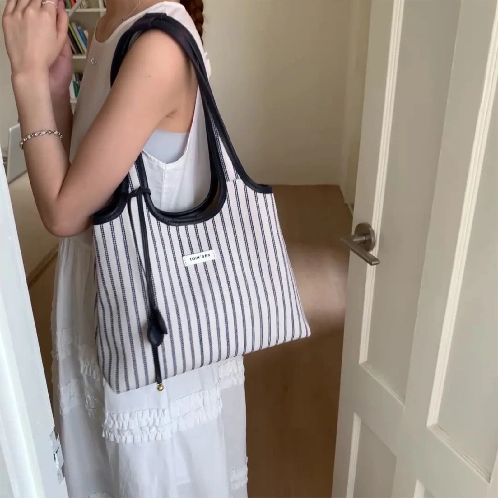 

Striped Canvas Tote Bag for Women Large Capacity Shoulder Crossbody Bag Fashion Commute School Bag
