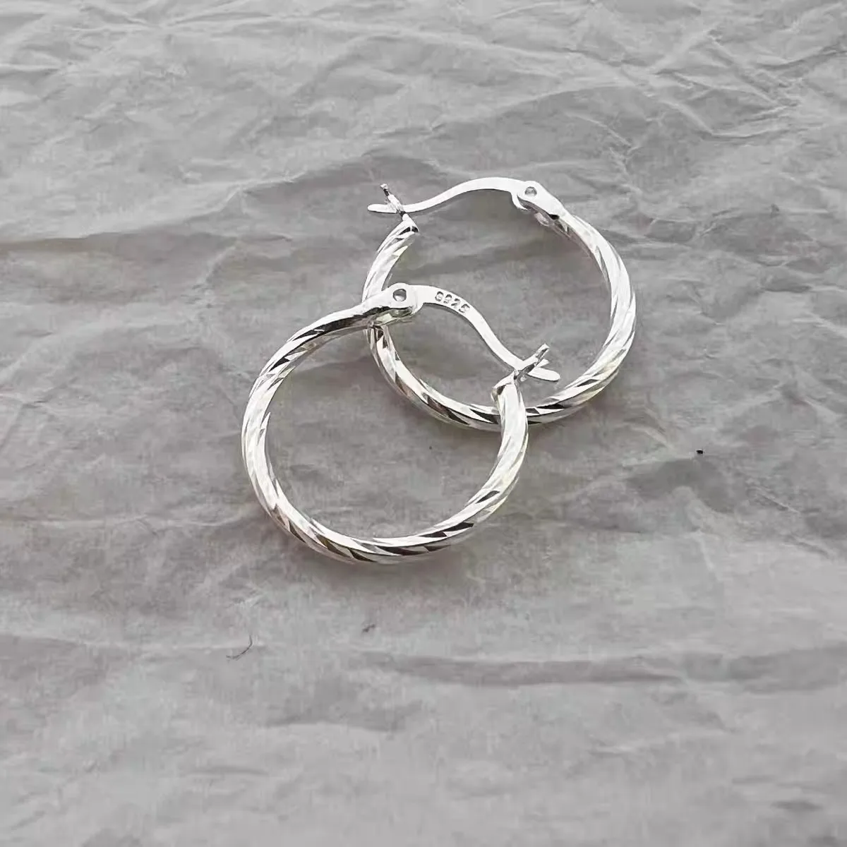 Pendientes de Aro Brillantes de Plata de Ley 925 de 18 mm con Círculo Trenzado para Mujeres y Niñas, Joyería para Bodas y Fiestas