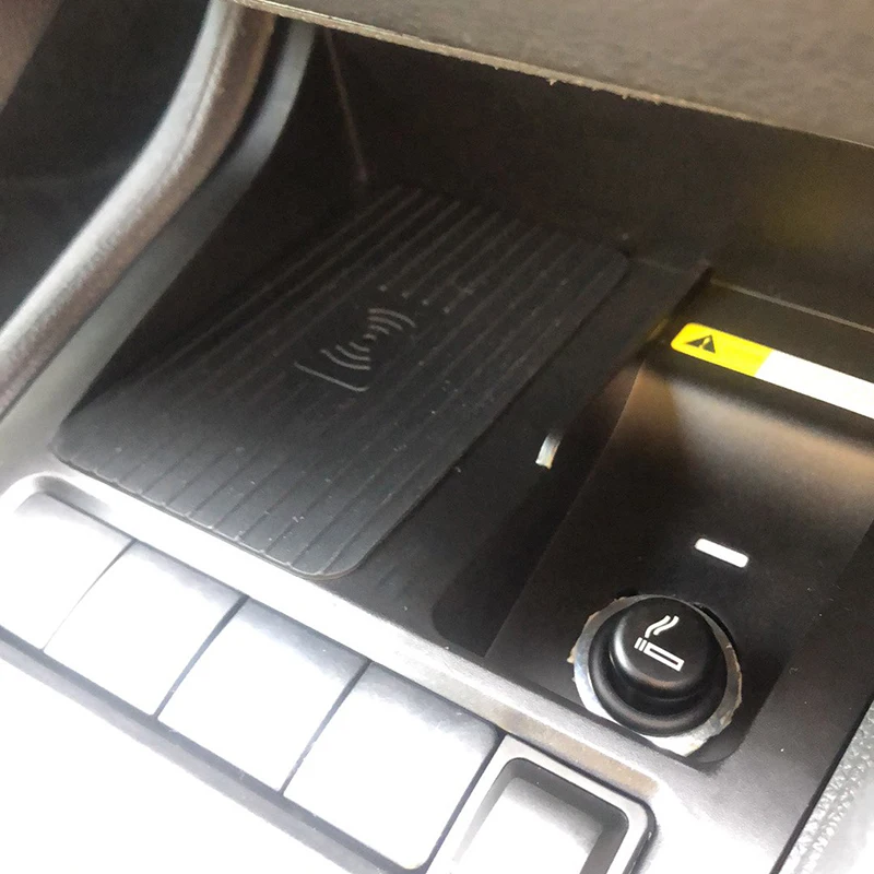 

For Volkswagen Golf 6 MK6 Scirocco Sagitar 2008-2013 Car wireless charger fast phone charger charging holder
